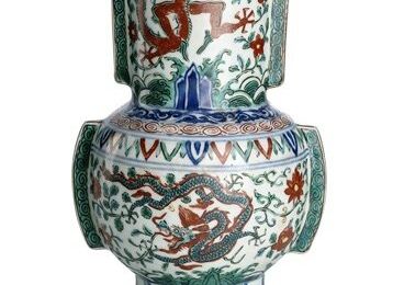 A fine and rare Ming wucai 'dragon' zun-shaped vase, China, Wanli six-character mark within double circles and of the period 