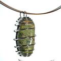 COLLIER PENDENTIF ''CAGE MIDI'' UNAKITE 12 