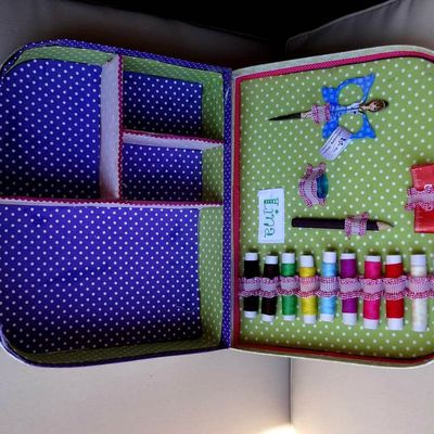 valise et trousse de couture
