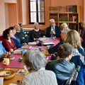 MÉDIATHÈQUE : LE PLAISIR PARTAGÉ DU CAFÉ AVEC DES LIVRES.