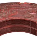 Grande boite couverte de forme éventail en laque rouge sculptée