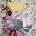 Petit oiseau pochette geante