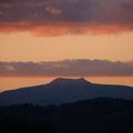 Le coucher du soleil depuis Saint-Julien-le-Roux (Ardèche), vue sur le Mont Mézenc hier soir