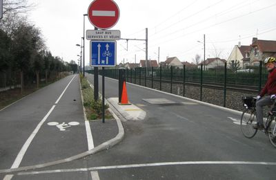 Franconville - Piste cyclables et abris à vélos près de la gare (6/04/2013)