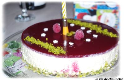 BAVAROIS VANILLE ET FRAMBOISES DACQUOISE A LA PISTACHE