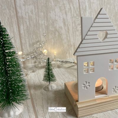 Bougeoir décoratif Maison photophore sur socle bois / Raysin / Maison pain d'épice bougeoir / Noël scandinave