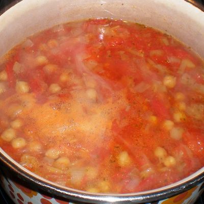 Soupe de tomates aux pois chiches et à l'origan