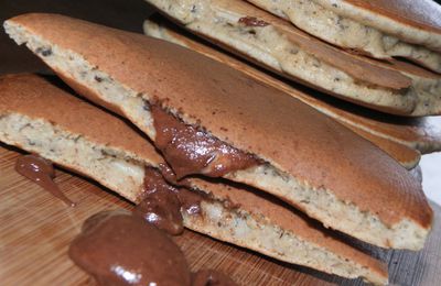 Pancakes au blé noir et coeur coulant de pâte de chocolat aux noisettes et à la fleur de sel... Miam!