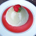 Bavarois au basilic & gelée de fraise (dessert)