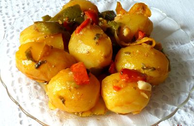 Pommes de terre cuisinées avec poivrons et coriandre
