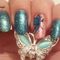 Nail art papillon bleu