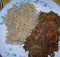 Lentilles et légumes au curry, sans gluten, et riz au sésame