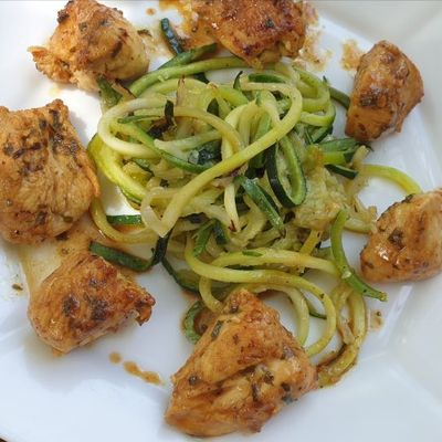 DÉS DE POULET AU CITRON VERT ET AUX HERBES