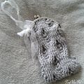 The Serial Crocheteuse n°229 Une pochette pour mariage