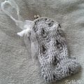 The Serial Crocheteuse n°229 Une pochette pour mariage