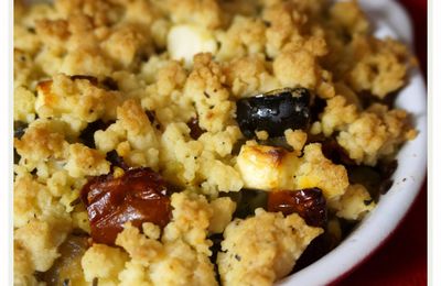 Crumble ensoleillé : courgette, féta, olive, tomate séchée