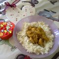 Curry de poulet a la banane et au oignons