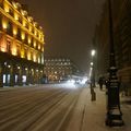 Nounours se promène - le Louvre sous la neige
