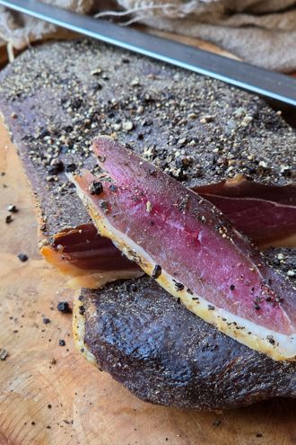 Canard séché et fumé au kamado - @GregCookAndRoll - www.cookandroll.eu