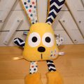 Doudou lapin pouêt pouêt jaune bleu marine - jouet d'éveil