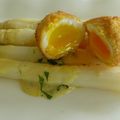 Œuf mollet croustillant, asperges à la vinaigrette