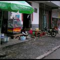 Dans la ville de Yangshou (阳朔) dans la province du Guizhou(贵州). Scènes de vies 生活的片 en 2009 二零零九年