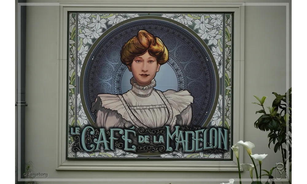 Au Café de la Madelon.