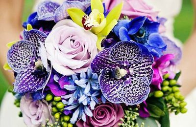 bouquet de mariée couleur bleu et violet
