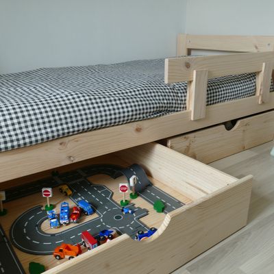 On passe au lit de grand dans la chambre de Paul