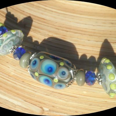 Colliers et sautoirs en vrac