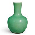 An apple-green crackled glazed bottle, Qing dynasty, 18th century