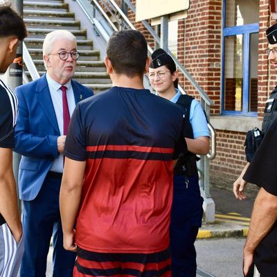 CONTRÔLES DE GENDARMERIE EN GARE.