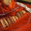 Macarons chocolat - caramel...un joli cadeau de Noël!