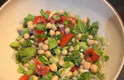 Salade de fèves et de pois chiche à la menthe
