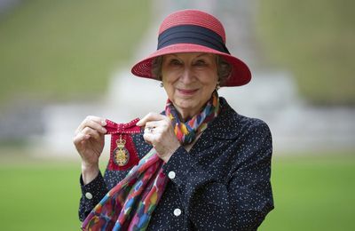 Margaret Atwood récompensée par la reine d'Angleterre