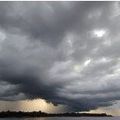 Pourquoi les nuages sont-ils blancs ou présentent des nuances de gris ?