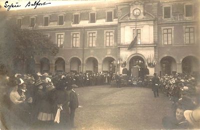 Quid de cette carte photo d'une cérémonie au Lycée de Belfort ?