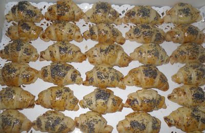 MINI CROISSANTS AU SAUMON FUME 