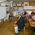 AVEC LES SOURIS ET LES TABLETTES, LES TABLEAUX BLANCS INTERACTIFS INSTALLÉS DANS LES ÉCOLES.
