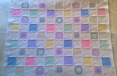 Une couverture bébé aux couleurs de Pâques