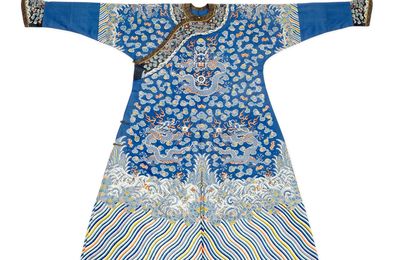 An exceptionally rare imperial double-sided embroidered silk 'dragon' robe, jifu, Early 19th century
