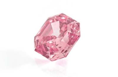 An exceptional square emerald cut Fancy Intense Pink diamond weighing 1,53 ct.