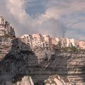 Corse, Bonifacio acrochée à la falaise