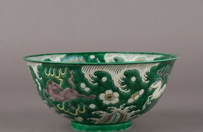 Bowl with Design of Sea Horses amidst Waves, Qing dynasty, Kangxi period (1662-1722)