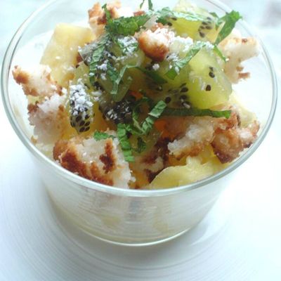 Verrine d'ananas, coco et citron vert