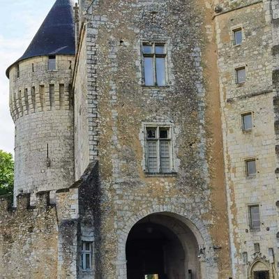 Le 7 janvier 1794 à Nogent : vente d'huile, reprise de Toulon, exemption de service d'armurier, Citoyen Huet.