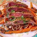 Tataki de boeuf, wok de légumes & nouilles chinoises