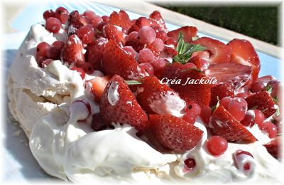 Pavlova fraises et groseilles