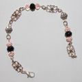 Bracelet perles roses et noires et papillons