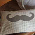 Coussins Moustaches dimensions: 45x30cm -